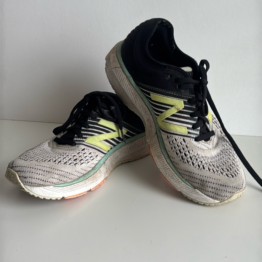 New Balance 860 Running Shoes Size 8 worn but still have some miles left in them